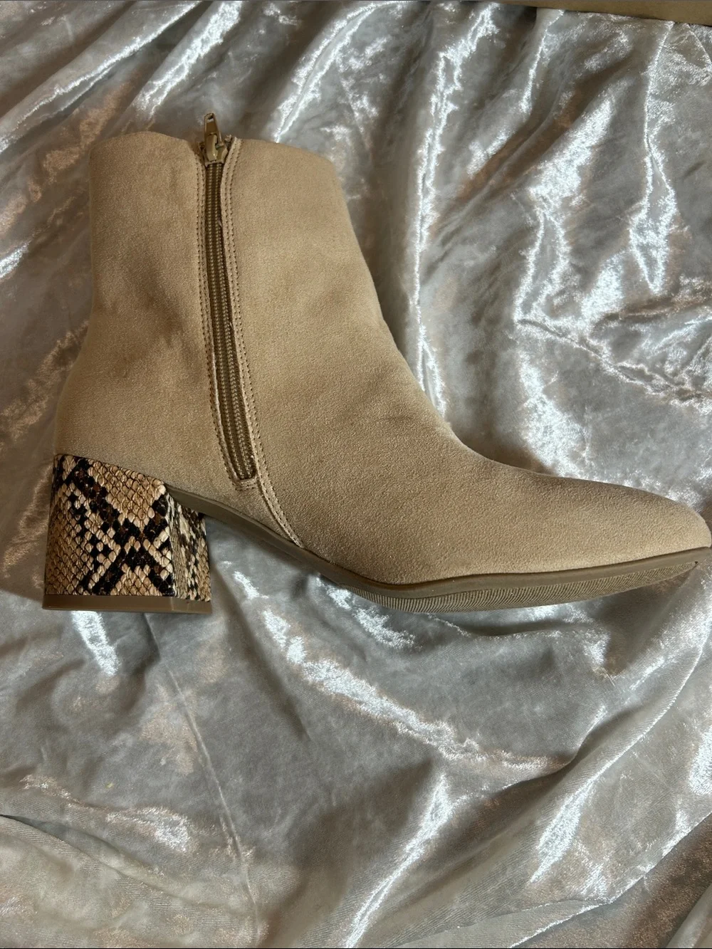 NWT SUGAR SNAKE HEEL ANKLE BOOTS 7.5M